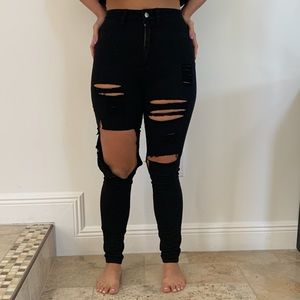 Highwaisted black ripped jeans